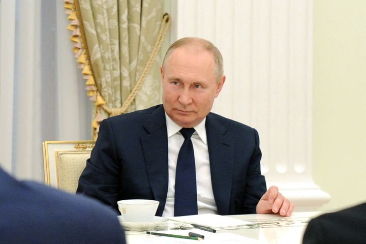 Putin advierte que Rusia no ha empezado aún "nada serio" en Ucrania