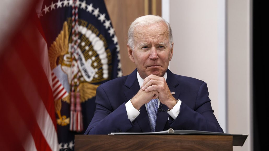 Biden da negativo en covid pero continuará aislado hasta hacerse otro test