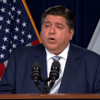 Gobernador de Illinois reclama "enfado" por la violencia con armas en EE.UU.