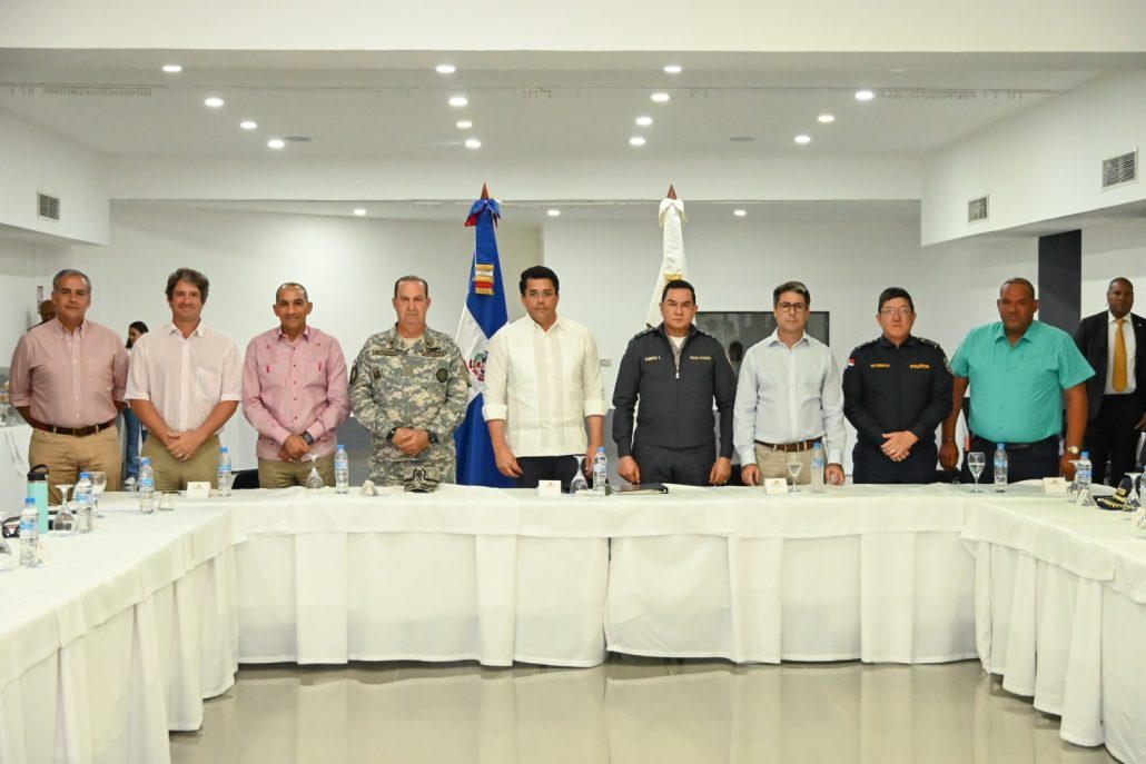 Ministro de Turismo encabeza reunión con jefes de PN, Armada y DNCD