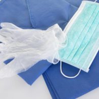 Envían a prisión a 3 hombres por robar millones de guantes y mascarillas