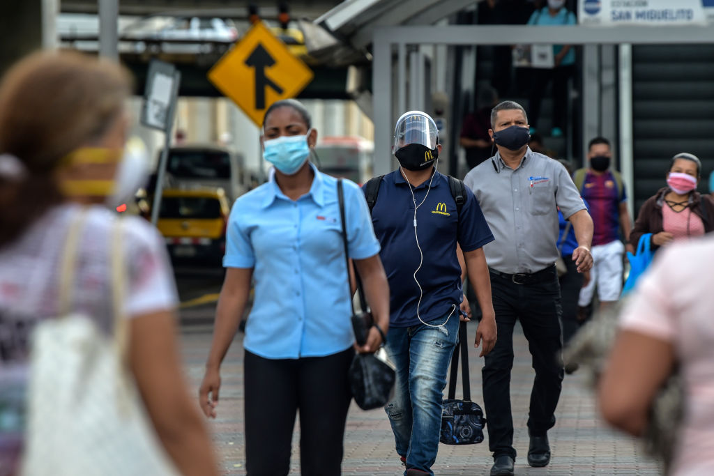 Panamá eliminará uso obligatorio de mascarillas en áreas abiertas y cerradas