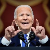 Siete de cada 10 estadounidenses no quieren que Biden intente renovar mandato