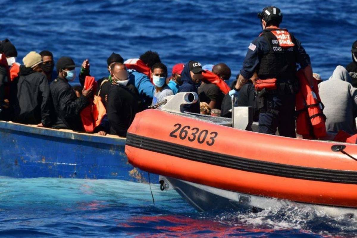 Repatrian a 14 dominicanos interceptados en aguas de Puerto Rico