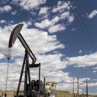 El Brent sube un 5,05% y cierra en 106,27 dólares