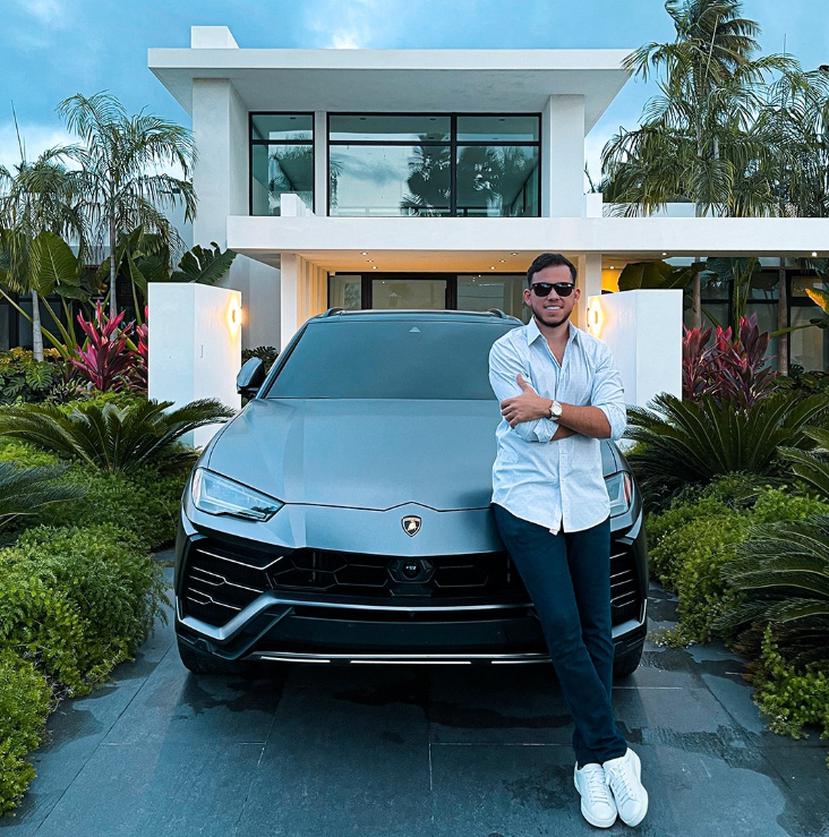 Acusan "influencer" de millonaria evasión de impuestos en Puerto Rico