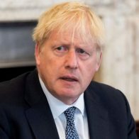 Policía admite no interrogó a Johnson sobre 2 fiestas que asistió, según ONG