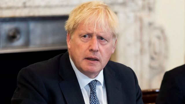 Policía admite no interrogó a Johnson sobre 2 fiestas que asistió, según ONG