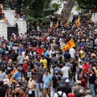 Primer ministro de Sri Lanka ofrece su dimisión entre masivas protestas