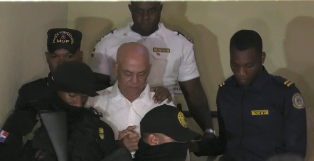 El abogado Johnny Portorreal está acusado de estafar a 283 personas.