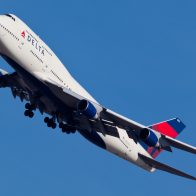 Aerolínea ofrece 10.000 dólares a viajeros por cambiar un vuelo sobrevendido