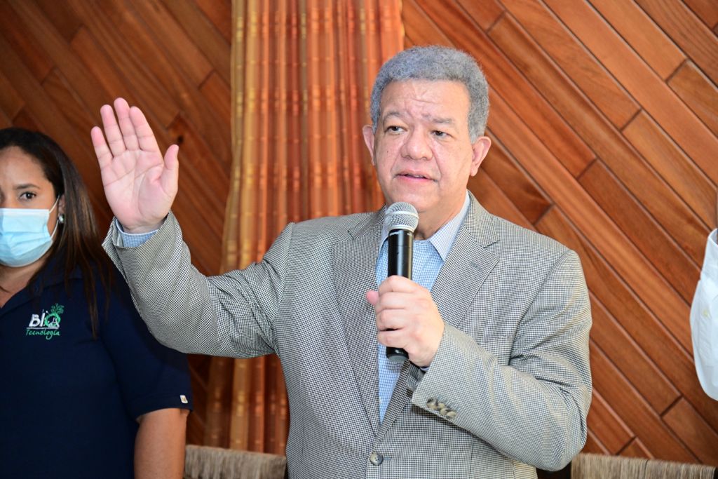 Leonel Fernández continuará juramentaciones en el sur este fin de semana