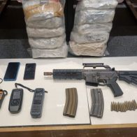 Incautaron 321 paquetes presumiblemente cocaína y diez pacas de un vegetal que aparenta ser marihuana en Barahona. #DeÚltimoMinuto #ElPeriódicodelaVerdad