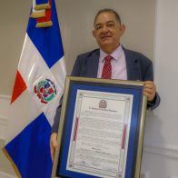 Senado reconoce al periodista Ramón Mercedes