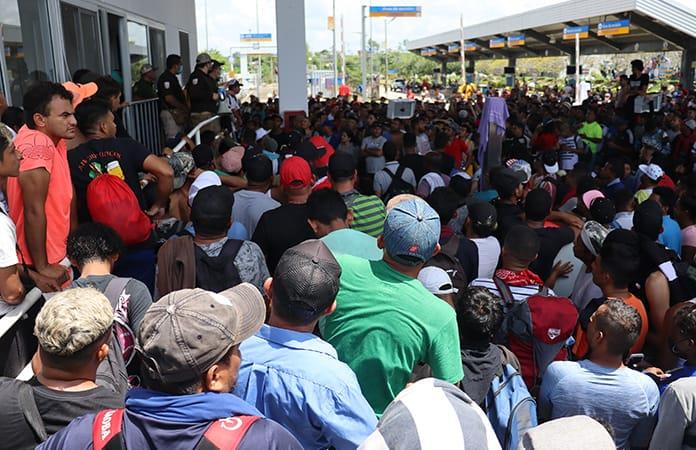 Comisión de DDHH de México pide medidas ante "inminente" caravana migrante