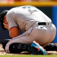 Pitcher Daniel Castaños recibe pelotazo en la cabeza a mas de 104mph