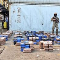 Decomisan en Panamá 688 paquetes de cocaína y arrestan a tres extranjeros