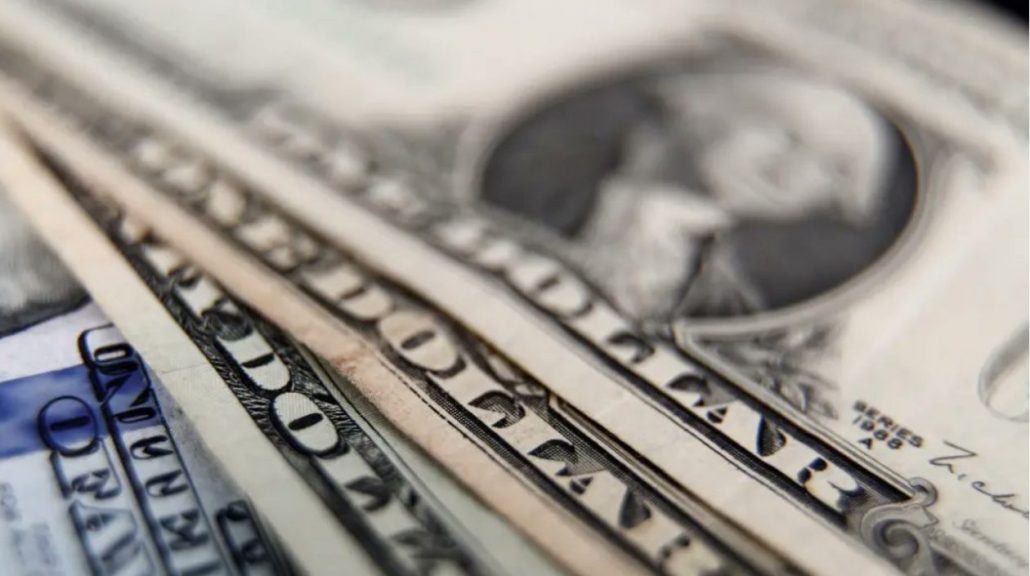 El dólar marca nuevo techo en Colombia y cierra a 4.625 pesos