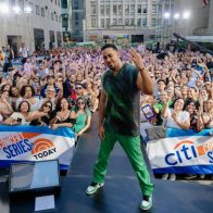 Romeo anuncia lanzamiento de la Fórmula Vol. 3 durante concierto en el Rockefeller Center