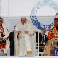 El papa pide perdón por el mal que tantos cristianos hicieron a los indígenas