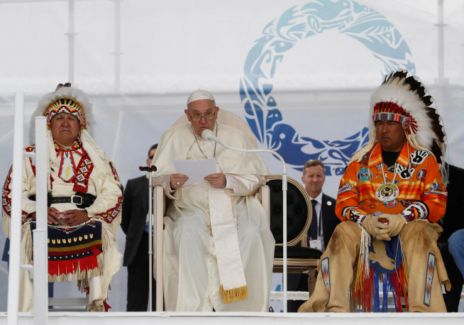 El papa pide perdón por el mal que tantos cristianos hicieron a los indígenas