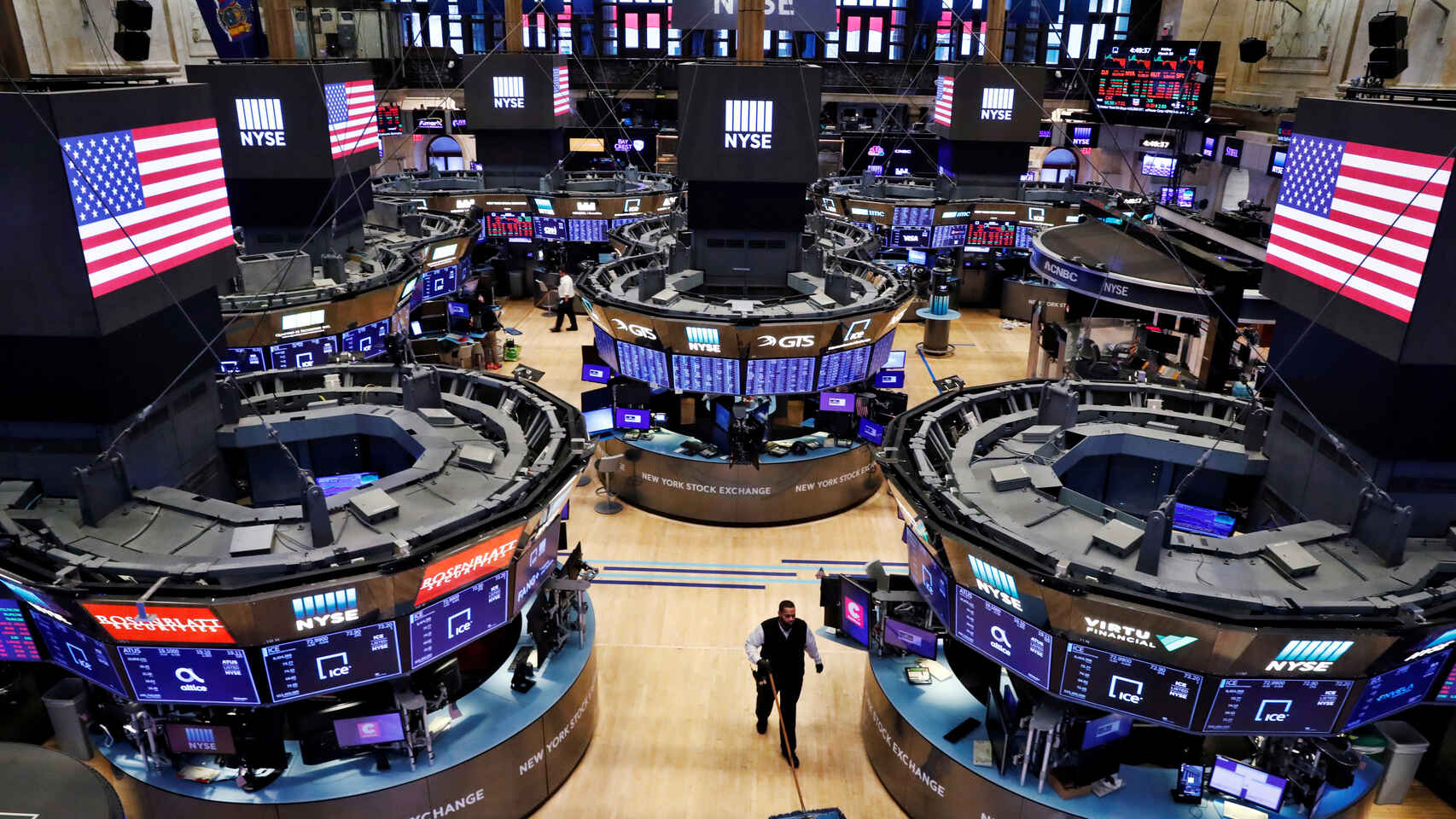 Wall Street cierra en verde y el Dow gana un 1,12%
