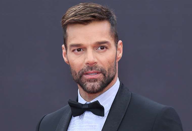 Ricky Martin lanza disco "Play" en medio de polémica