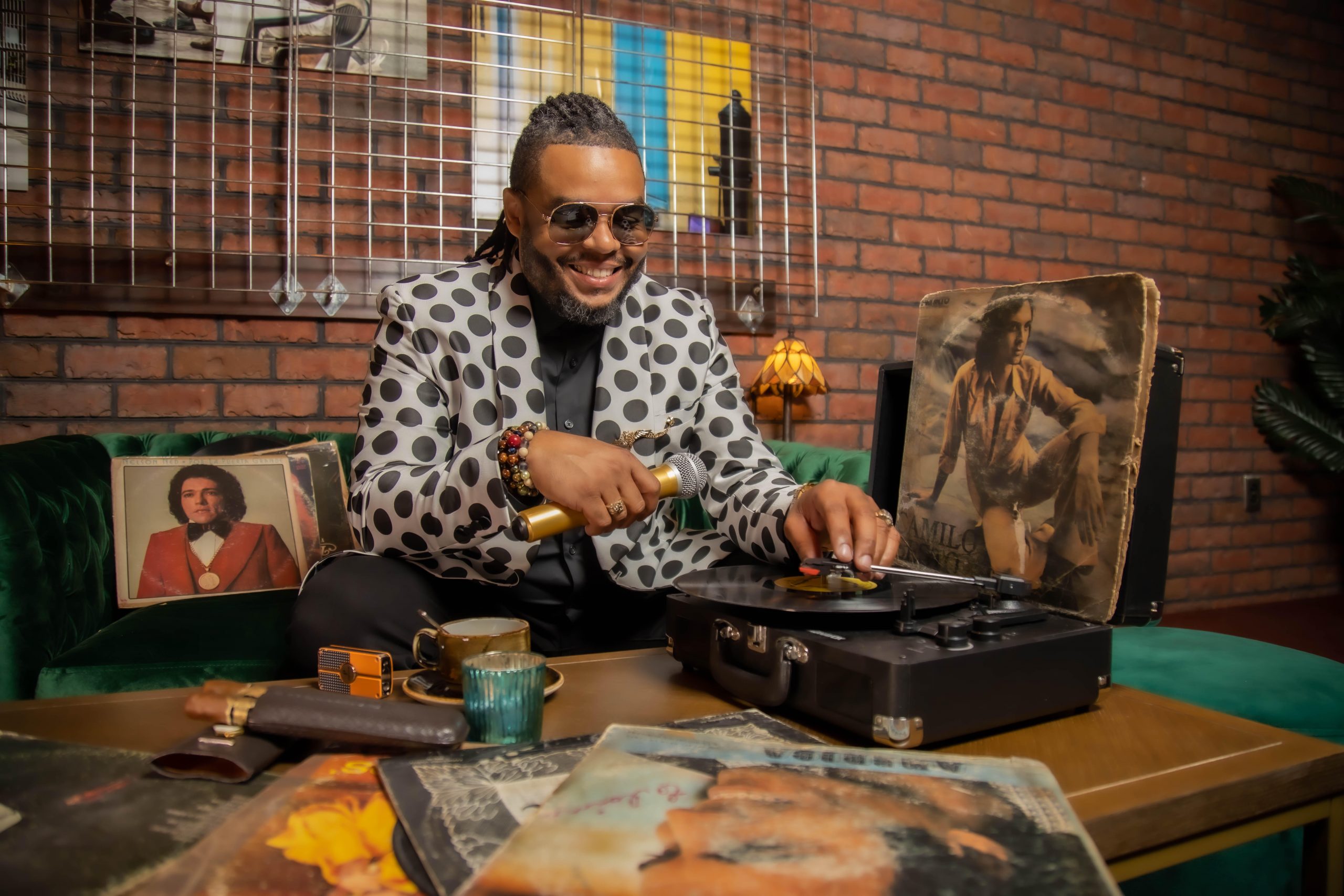 Tommy Jiménez lanza merengue “De qué me sirve”