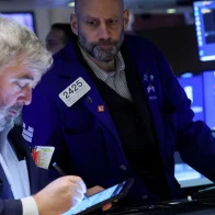 Wall Street cierra en verde tras las actas de la Fed y el Dow gana un 0,23%