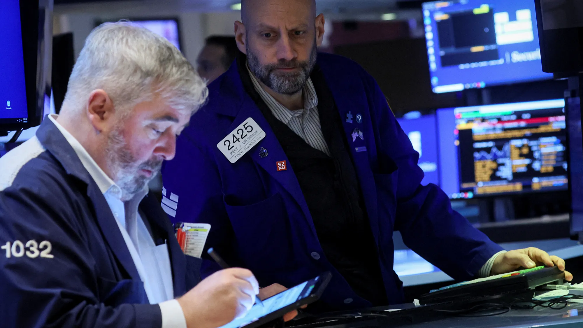 Wall Street cierra en verde tras las actas de la Fed y el Dow gana un 0,23%