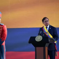 Petro: "Convocamos a todos los armados a dejar las armas"