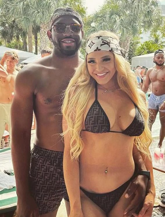 Acusan a modelo de OnlyFans de asesinar a cuchilladas a su novio en Miami