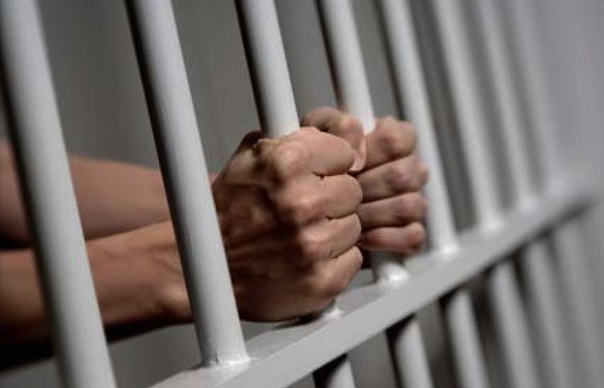 Condenan a 12 años de prisión a hombre que robo 48 mil pesos y varios tenis