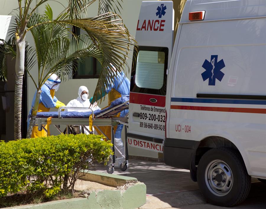 Ambulación que lleva a persona con viruela del mono en el país