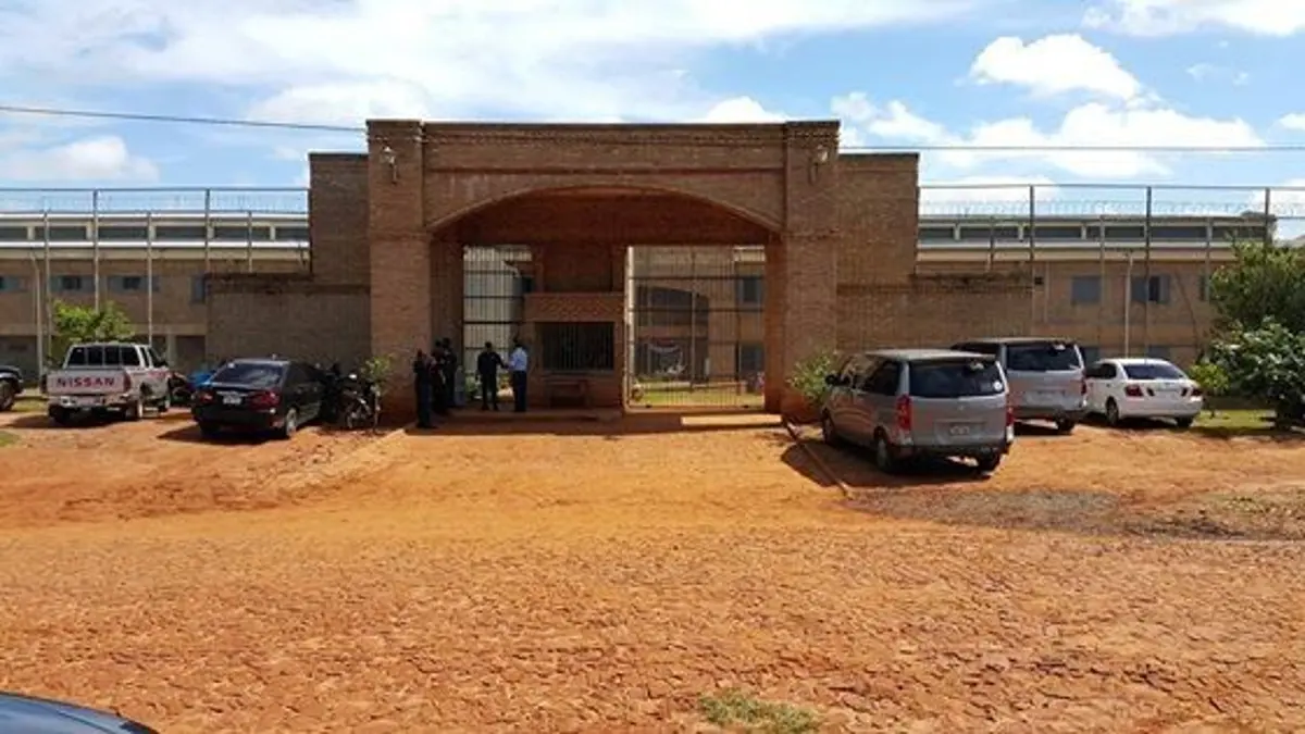 Al menos 30 reclusos se fugan de cárcel en Paraguay