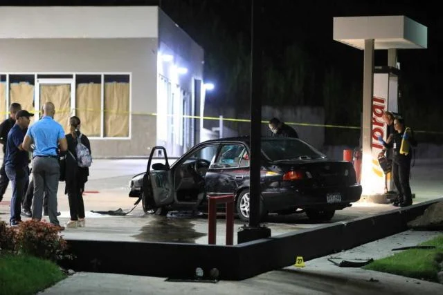 Acribillan a un hombre y una mujer en un vehículo en Puerto Rico