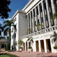 Fachada del Ministerio de Educación.