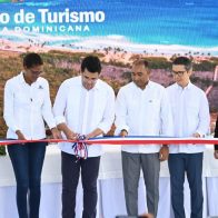 Ministro de Turismo inaugura dos obras en la playa de Macao por más de RD$53 millones