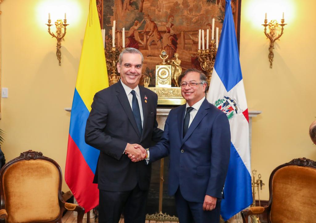 Presidente Abinader y Gustavo Petro se reúnen antes de la toma de posesión