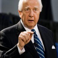 Muere historiador David McCullough, conocido por biografías de Truman y Adams