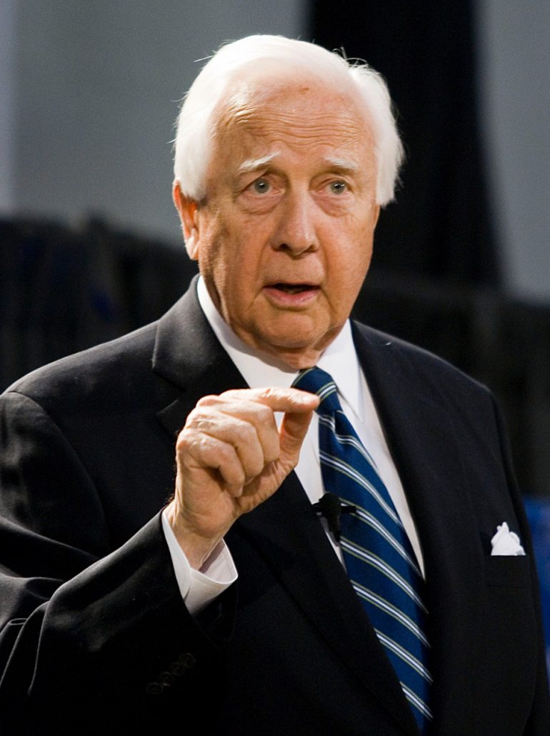 Muere historiador David McCullough, conocido por biografías de Truman y Adams