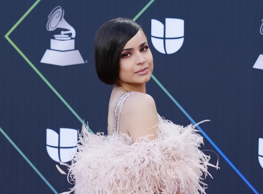 Grammy Latino entrega beca Sofía Carson y anuncia otras 43