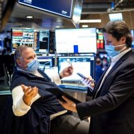 Wall Street cierra verde y Dow gana un 1,27% ante promesas de baja inflación