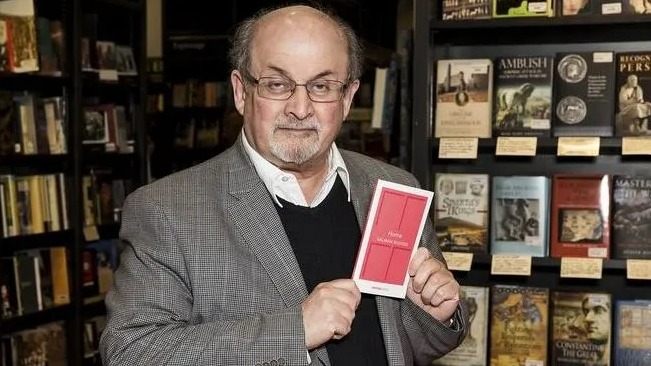 Salman Rushdie es apuñalado por un joven durante conferencia en Nueva York
