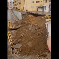 Se desploma muro de seguridad de puente Las Carreras en Santiago