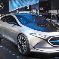 Mercedes-Benz inicia producción de vehículos eléctricos en EEUU
