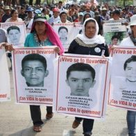 Padres de estudiantes desaparecidos en México continuarán su búsqueda con vida