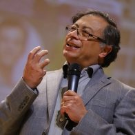 Petro plantea la eliminación de permisos de porte de armas en Colombia