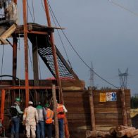 Diez mineros siguen atrapados tras 48 horas del derrumbe en México