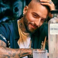 Maluma presume su nueva marca de mezcal en México